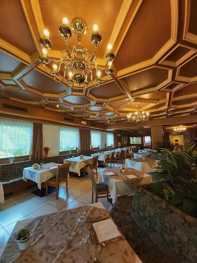 *** Hotel Albergo Scoiattolo Falcade Italien