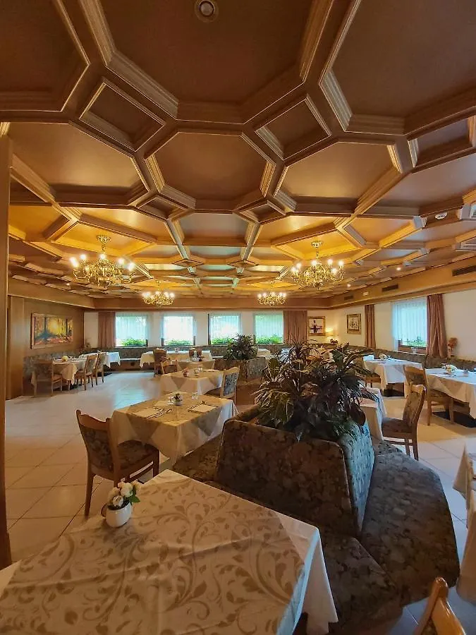 Albergo Scoiattolo Falcade Hotel