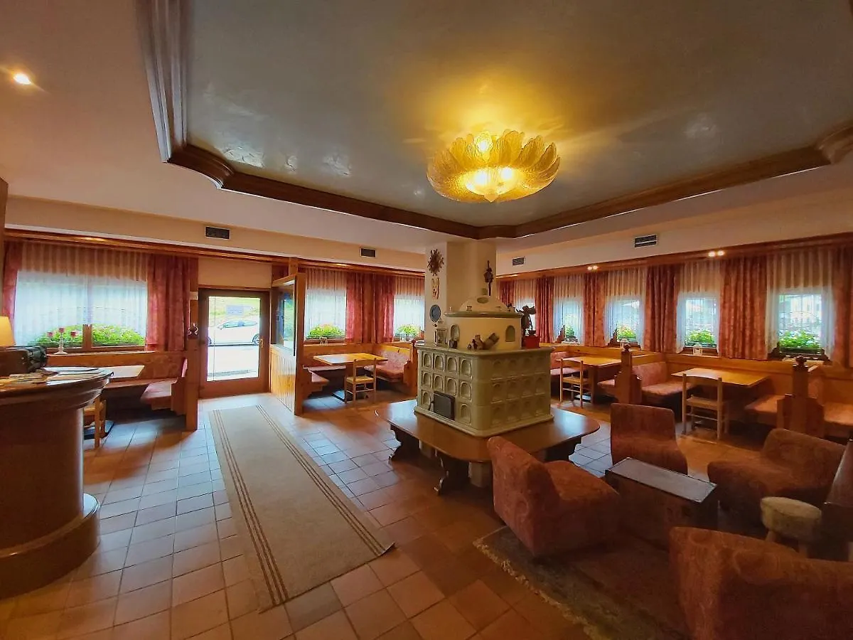 Albergo Scoiattolo Falcade Hotel