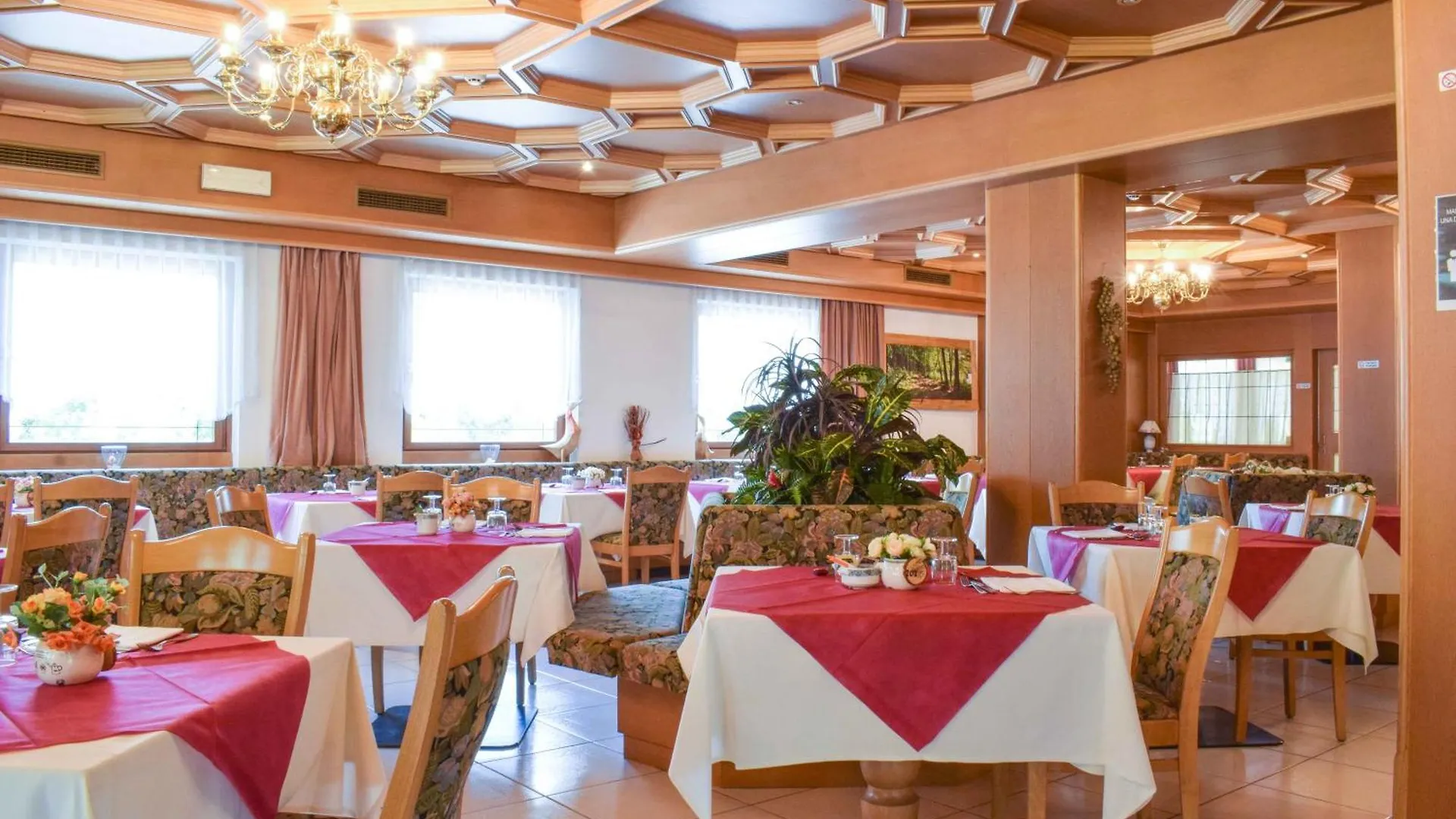 Albergo Scoiattolo Falcade 3*,  Italien